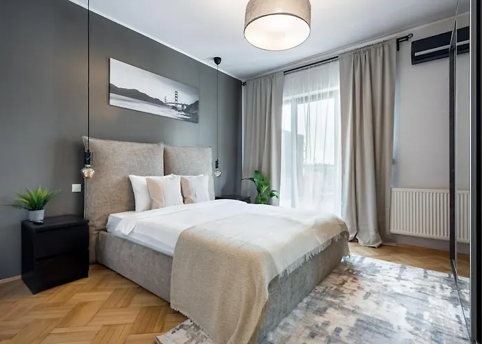 Апартаменти Sunny 2br Roof Flat - Amazing Terrace