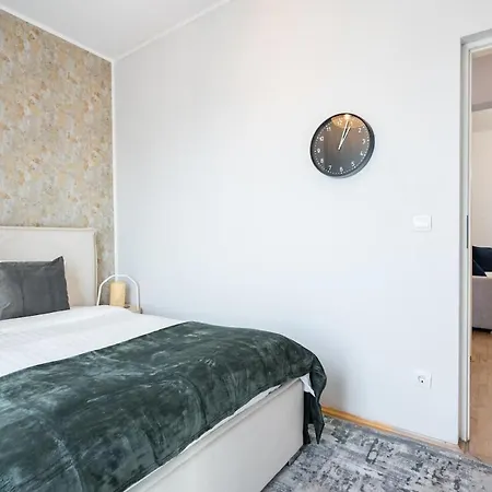 Sunny 2br Roof Flat - Amazing Terrace * Bucharest
